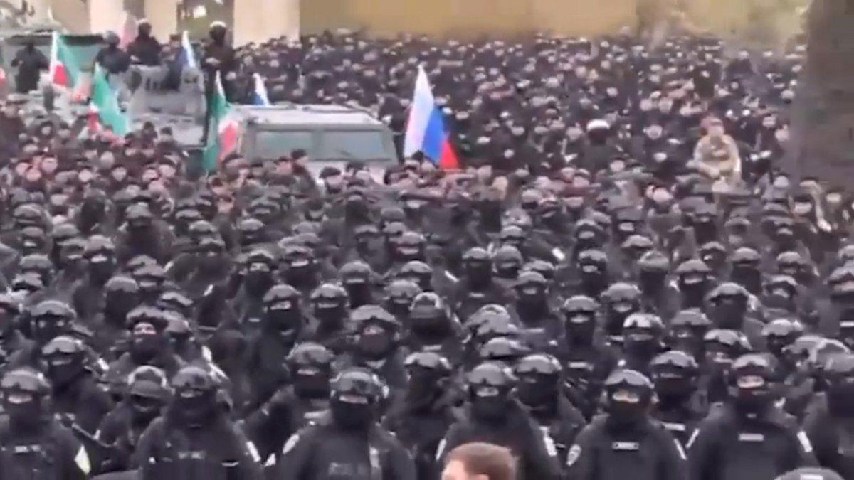 Çeçen askerler Ukrayna'ya gitmek için Grozni'de toplandı