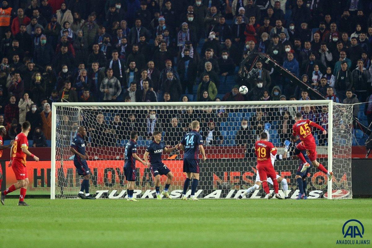 Trabzonspor, Kayserispor'u son saniye penaltısıyla yendi