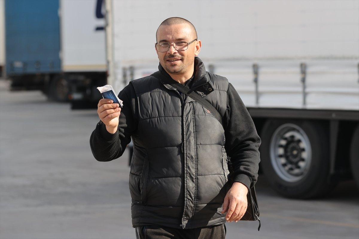 Türkiye'deki tır şoförü cepheye gitmek için yola çıktı