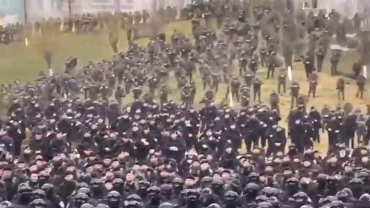 Çeçen askerler Ukrayna'ya gitmek için Grozni'de toplandı