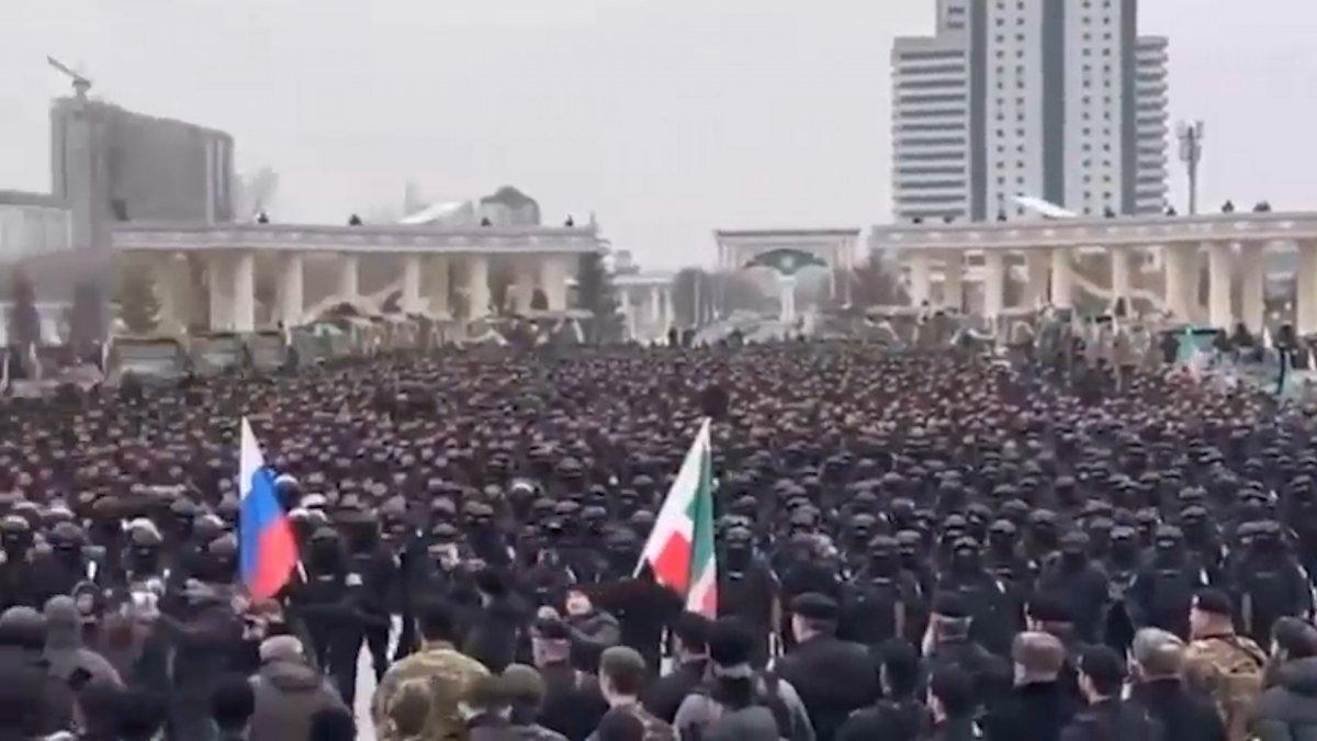 Çeçen askerler Ukrayna'ya gitmek için Grozni'de toplandı