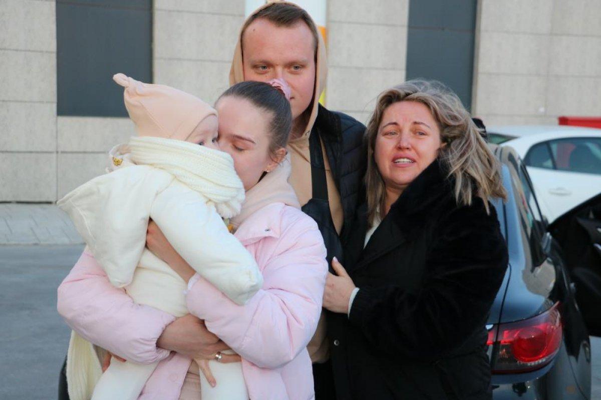 Türkiye'ye gelen Ukraynalı aile yaşananları gözyaşlarıyla anlattı