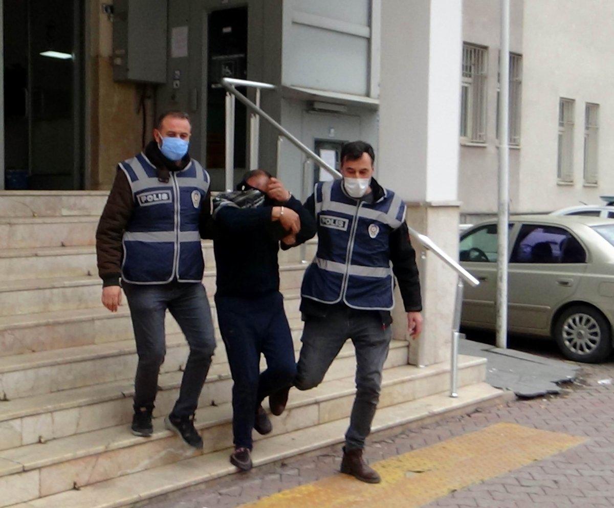 Kayseri'de aranan şahıs, polisi görünce alt katın balkonuna atladı