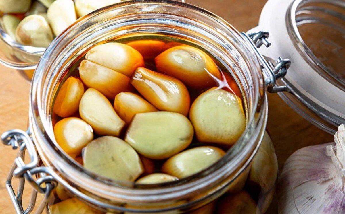 Sarımsak turşusunun inanılmaz faydaları