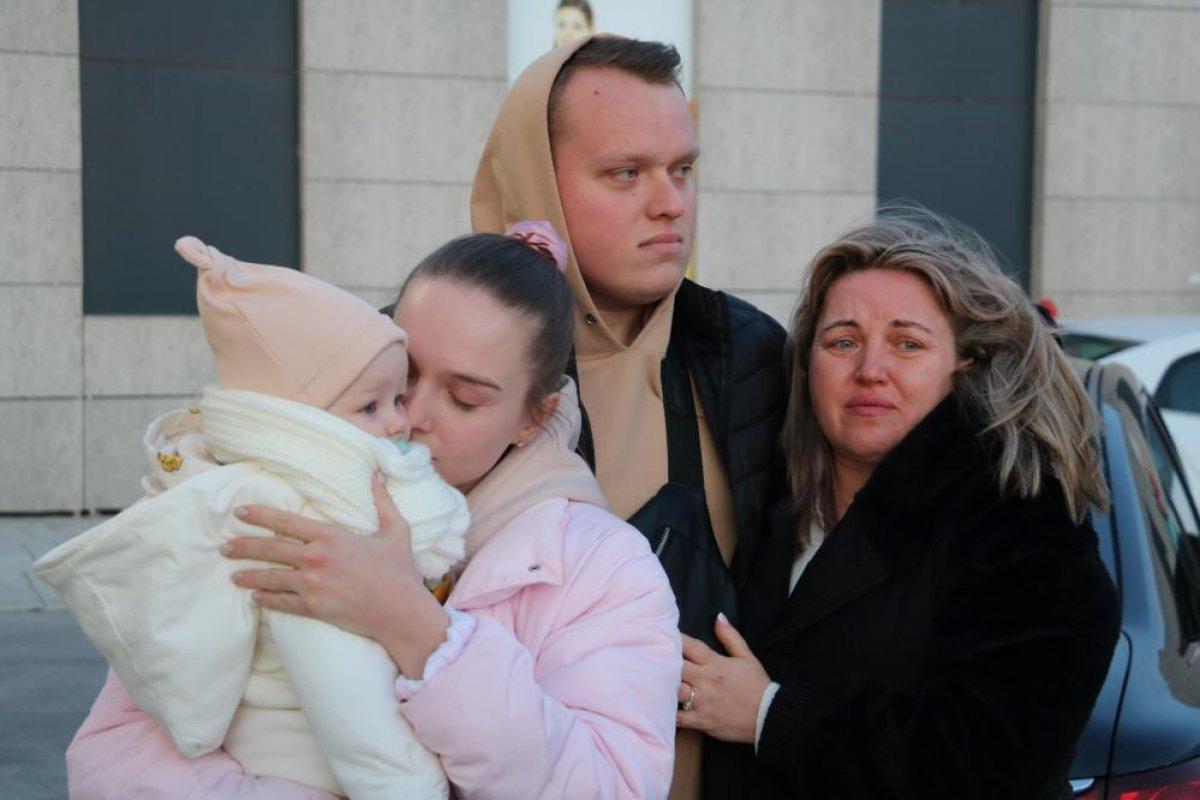 Türkiye'ye gelen Ukraynalı aile yaşananları gözyaşlarıyla anlattı