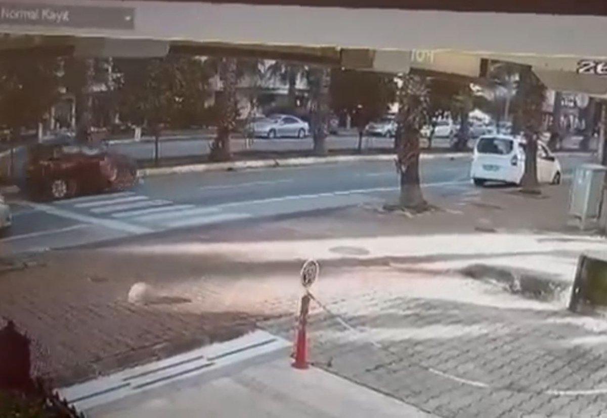 Antalya'da yaya geçidinde kaza: Otomobil çocuğa çarptı