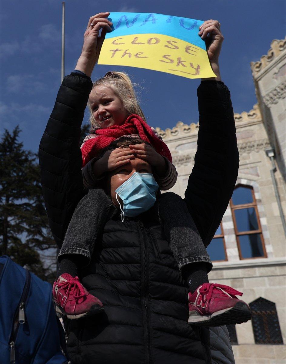 İstanbul’da yaşayan Ukraynalılar savaşı protesto etti