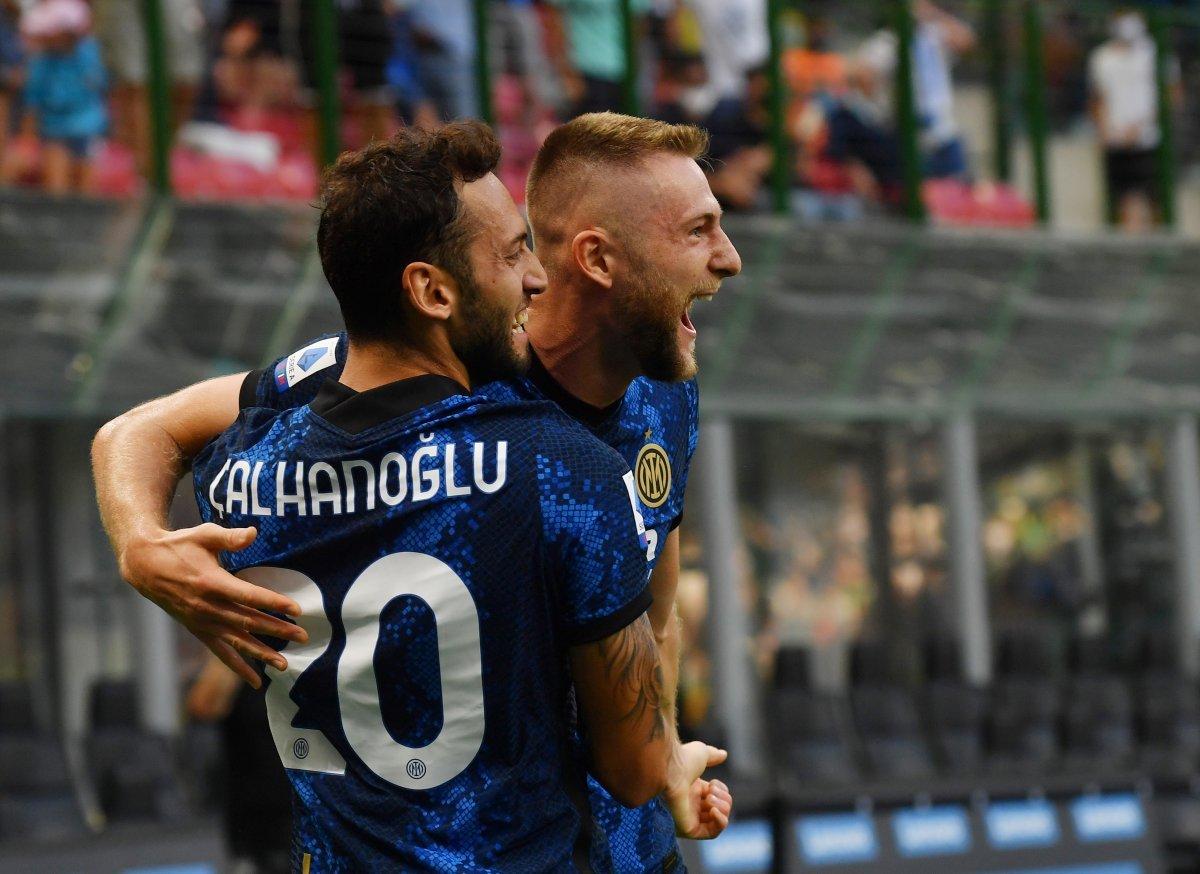 Manchester United, Hakan Çalhanoğlu'nu istiyor