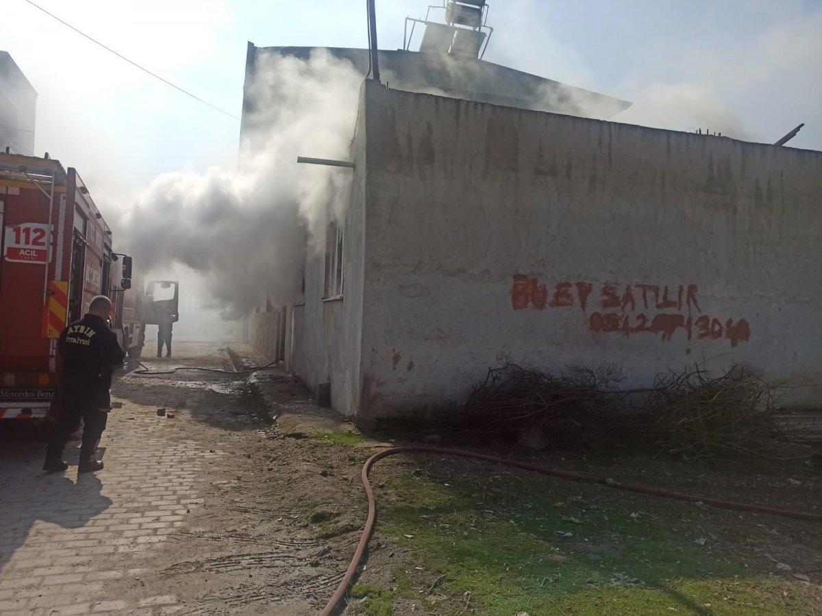 Aydın'da ailesinin yaşadığı evi yaktı