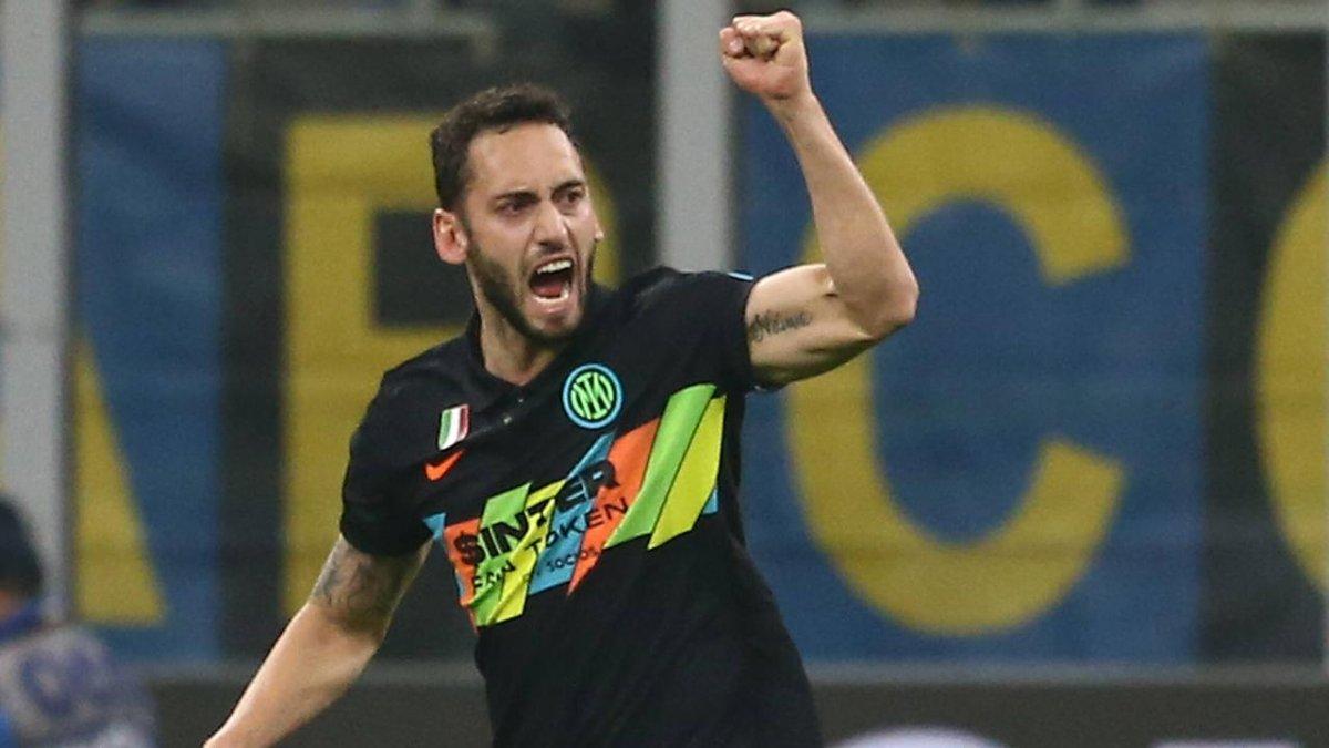 Manchester United, Hakan Çalhanoğlu'nu istiyor