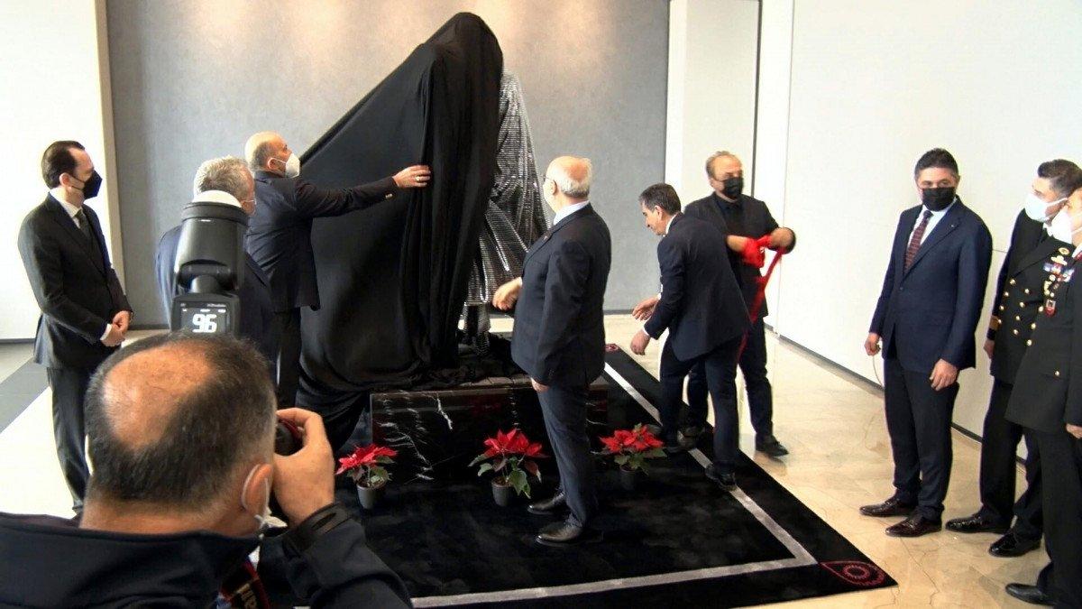 İzmir'de çelikten Atatürk heykeli yapıldı