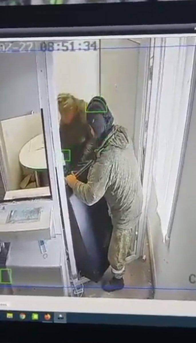 Rus askerleri Ukrayna'daki bankaları soydu