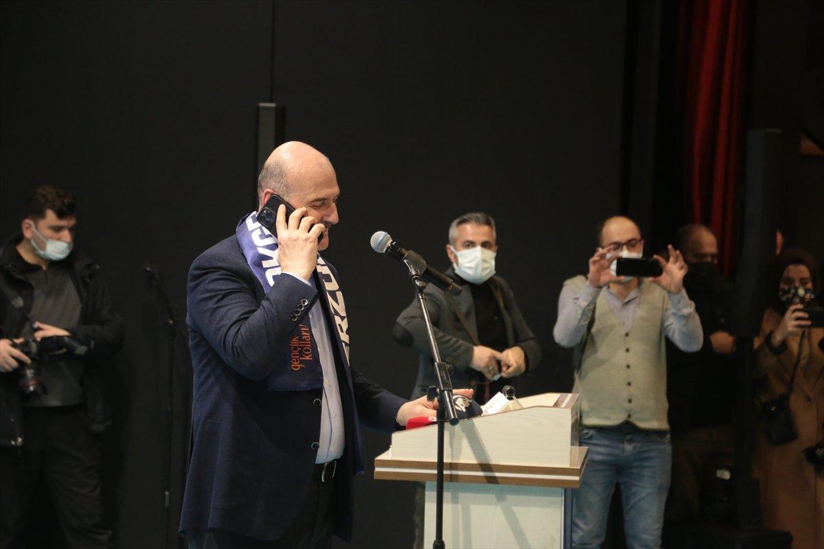 Gençler 'Reis'i ara' dedi, Cumhurbaşkanı Erdoğan Erzurum'a bağlandı