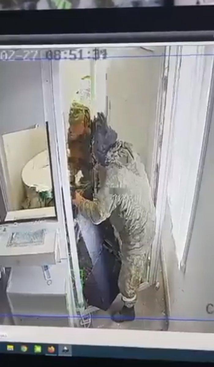 Rus askerleri Ukrayna'daki bankaları soydu