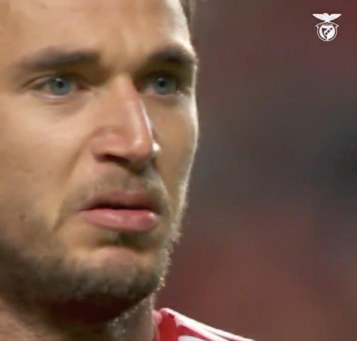 Ukraynalı Yaremchuk destek tezahüratı nedeniyle gözyaşlarını tutamadı