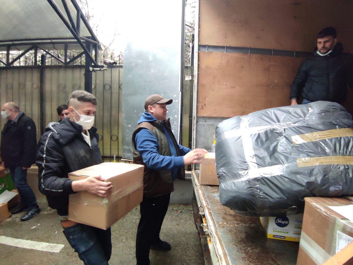 Ankara'dan Ukrayna'ya 3 kamyon yardım malzemesi