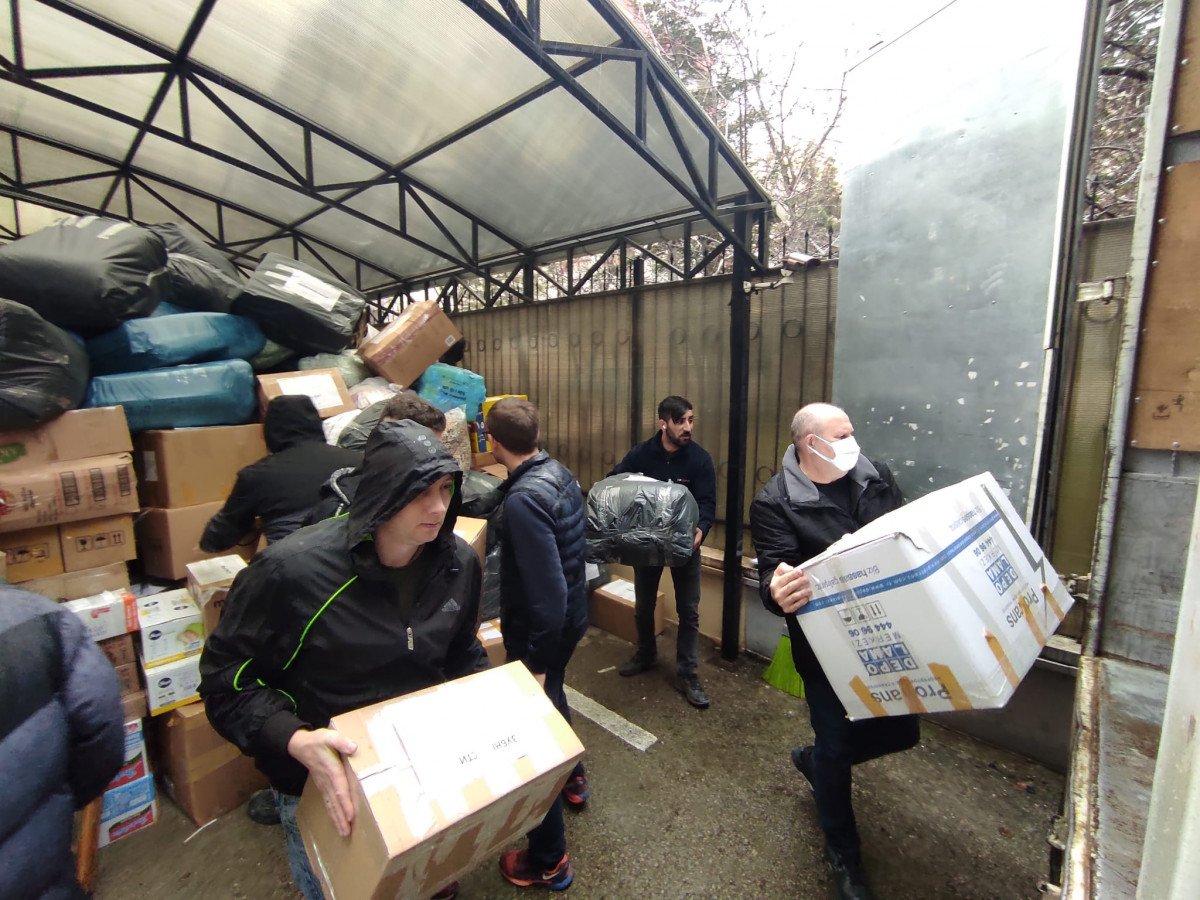 Ankara'dan Ukrayna'ya 3 kamyon yardım malzemesi