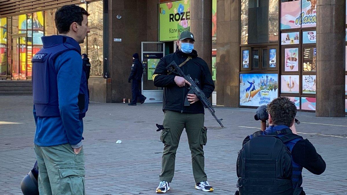 Kiev'de sokağa çıkma yasağı kalkınca halk, marketlere akın etti