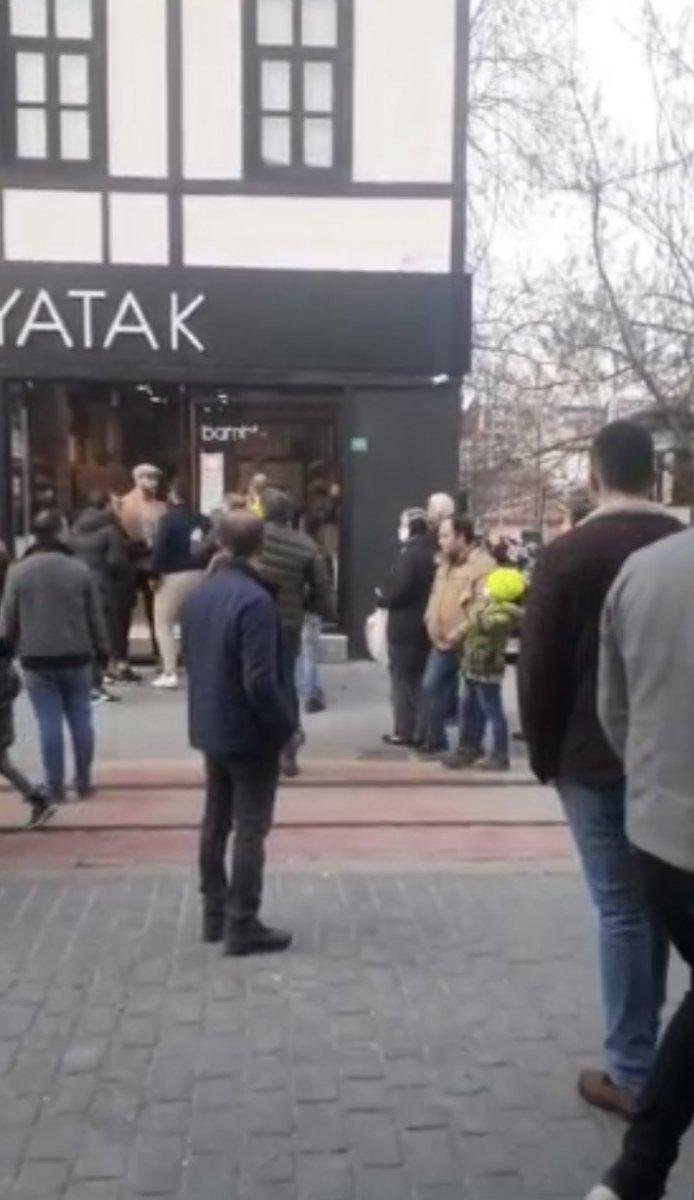 Bursa'da genç kıza tekme atan adama tepki