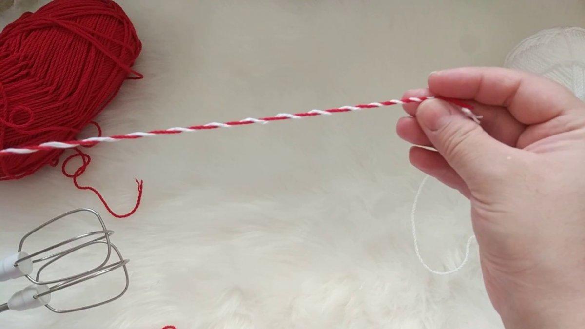 Kırmızı beyaz Marteniçka bilekliği neden takılıyor? İşte anlamı