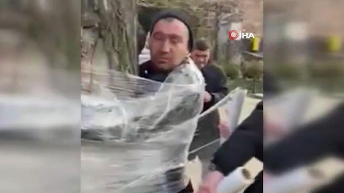 Ukraynalılar Rus vatandaşını streç filmle ağaca bağladı