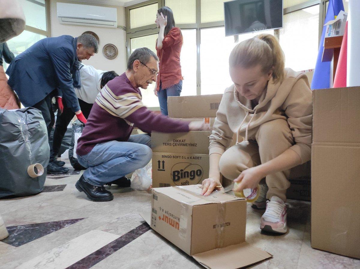 Ankara'dan Ukrayna'ya 3 kamyon yardım malzemesi