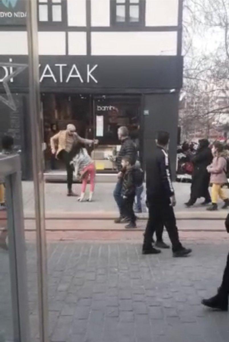 Bursa'da genç kıza tekme atan adama tepki