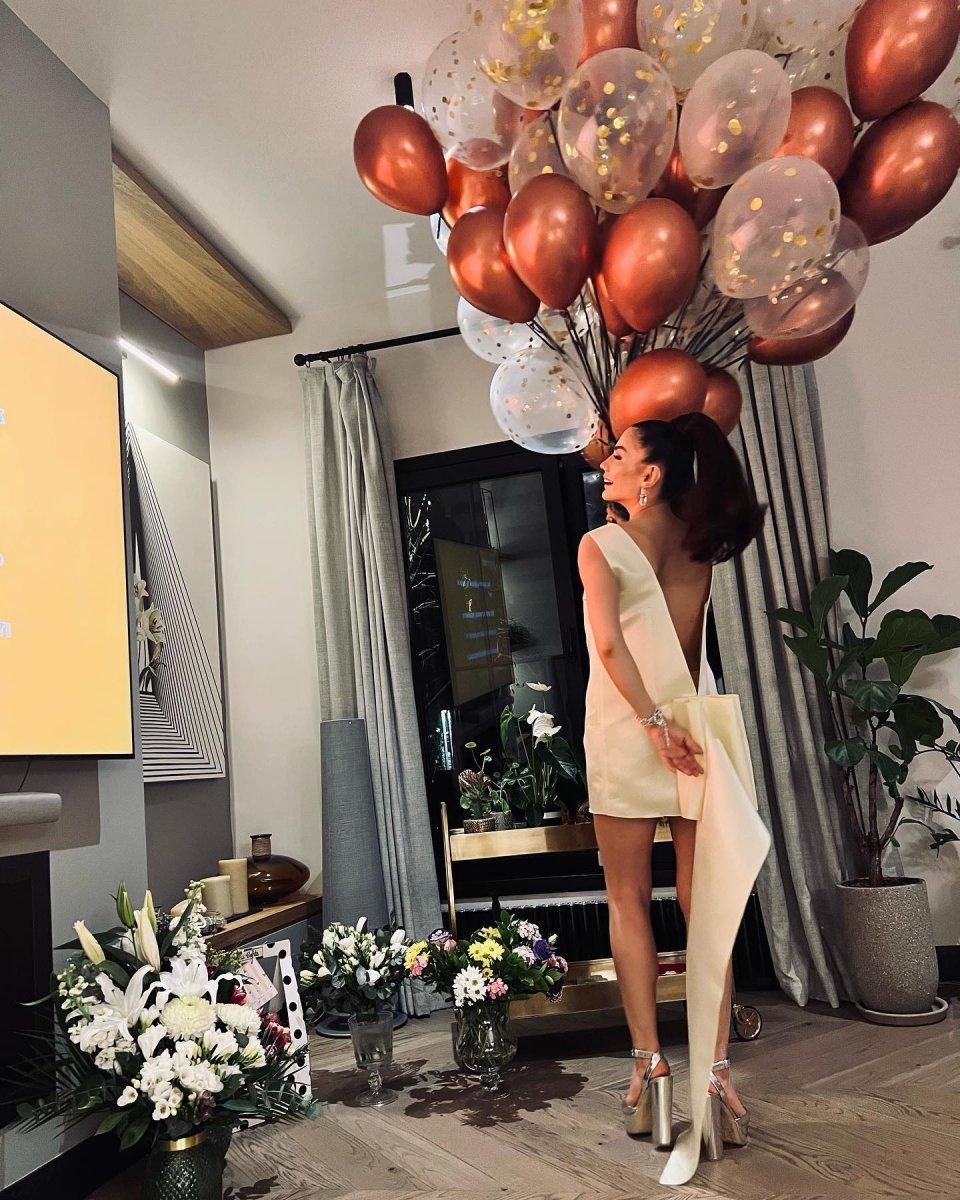 Demet Özdemir'in doğum günü elbisesinin fiyatı