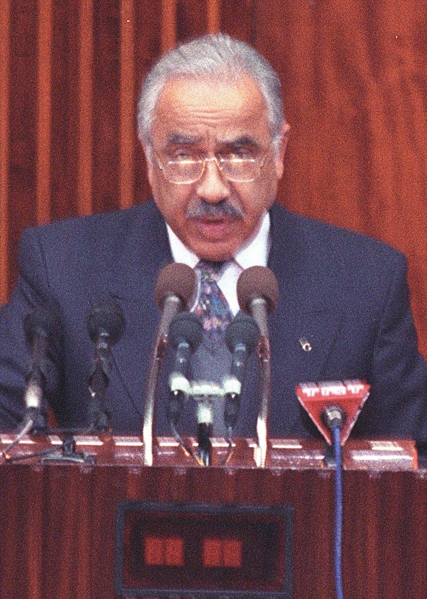 Eski Bakan Sadi Somuncuoğlu yaşamını yitirdi