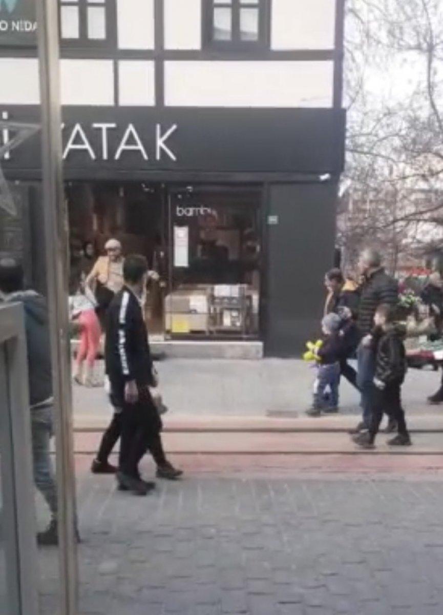 Bursa'da genç kıza tekme atan adama tepki