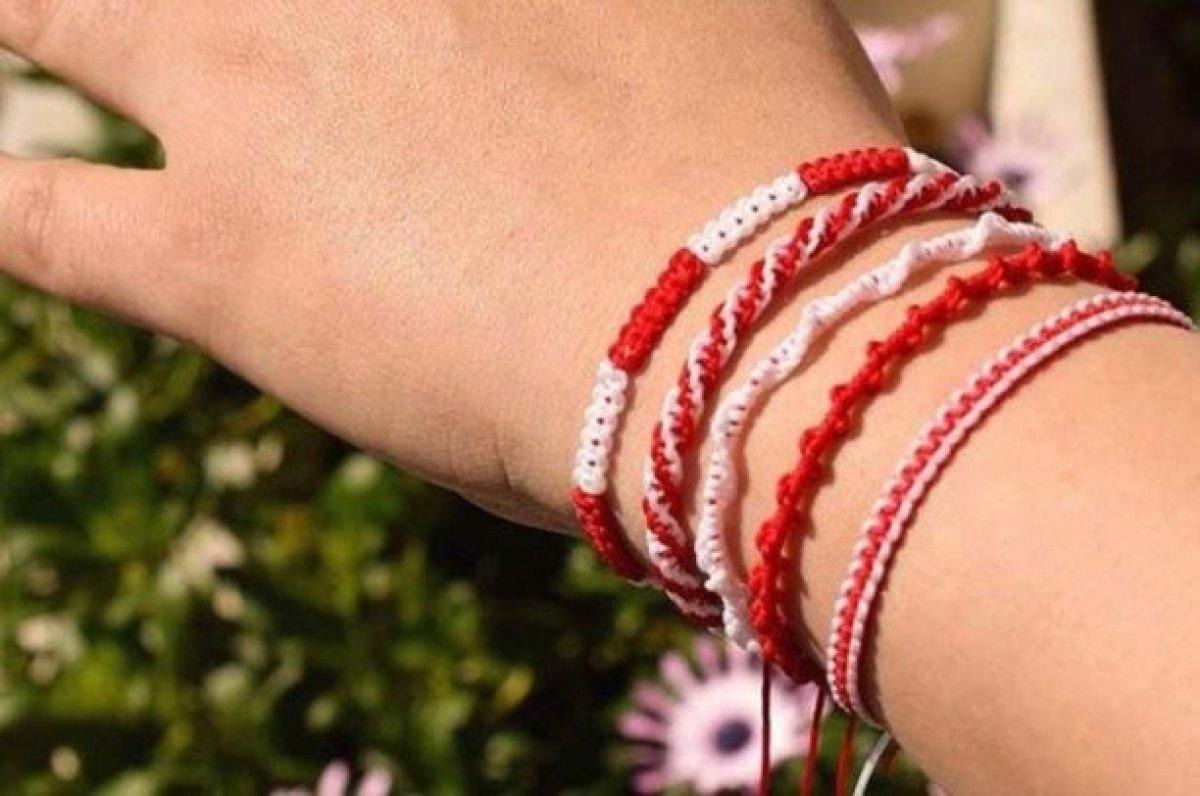 Kırmızı beyaz Marteniçka bilekliği neden takılıyor? İşte anlamı