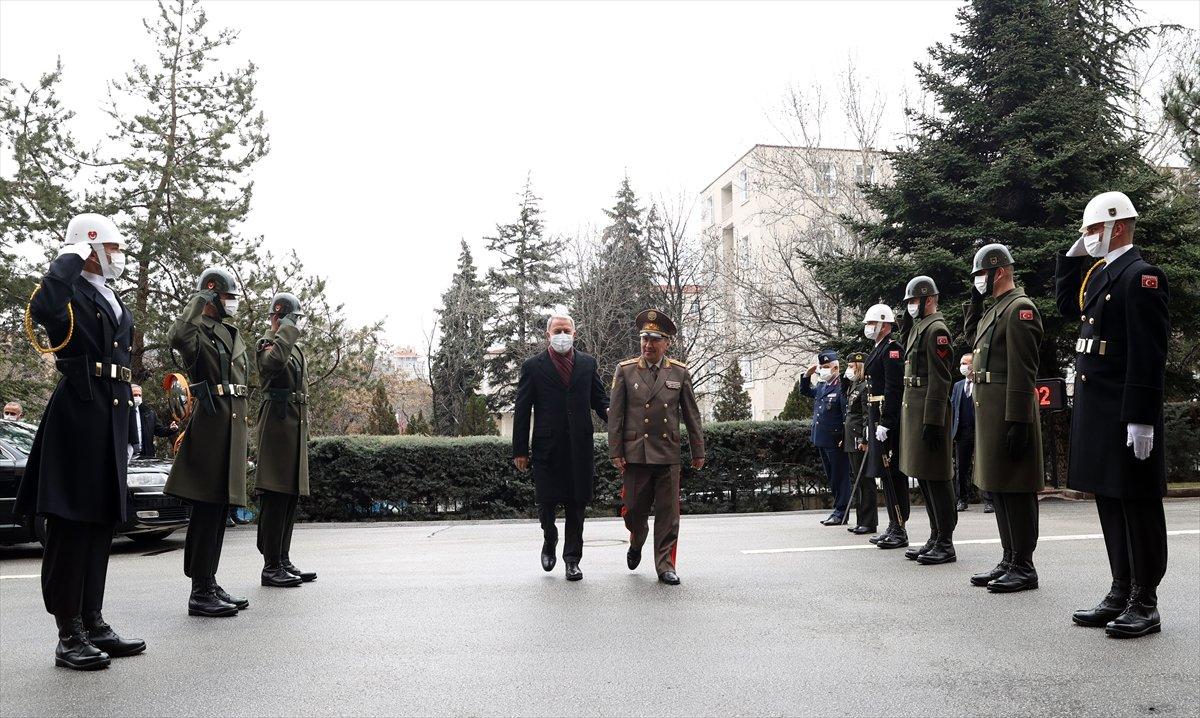 Hulusi Akar, Kırgız mevkidaşıyla görüştü