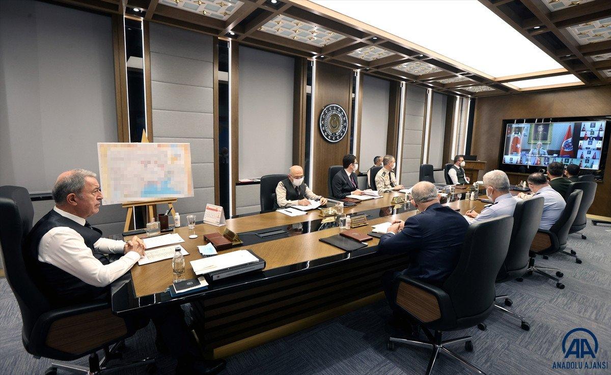 Hulusi Akar'dan birlik komutanlarıyla Ukrayna toplantısı