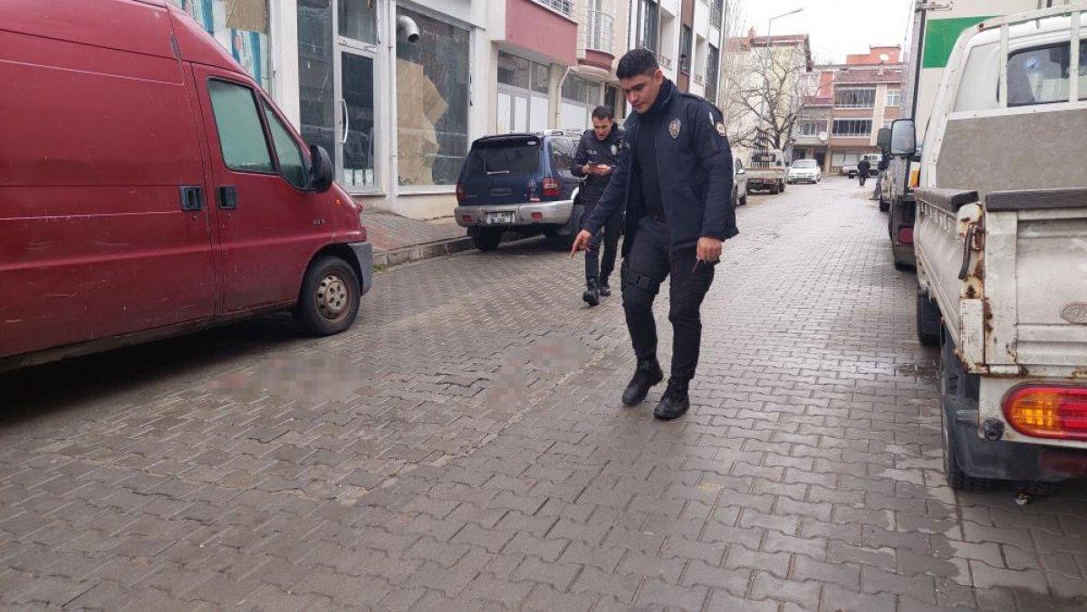 Tekirdağ'da 3 çocuğunun annesini 5 yerinden bıçakladı