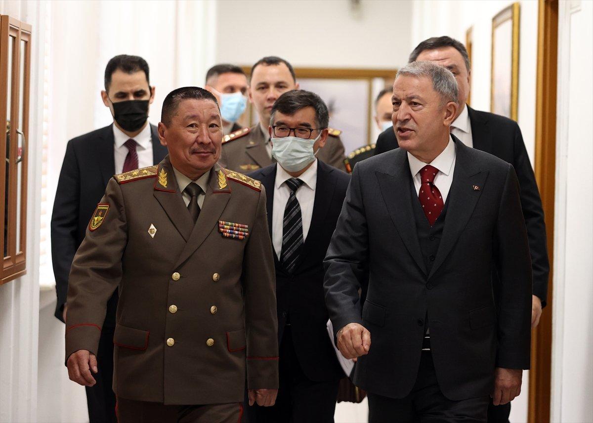 Hulusi Akar, Kırgız mevkidaşıyla görüştü