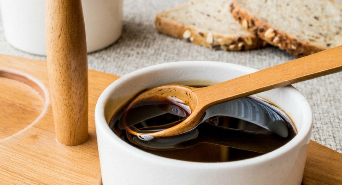 Süte 1 kaşık pekmez karıştırıp içmenin inanılmaz faydaları