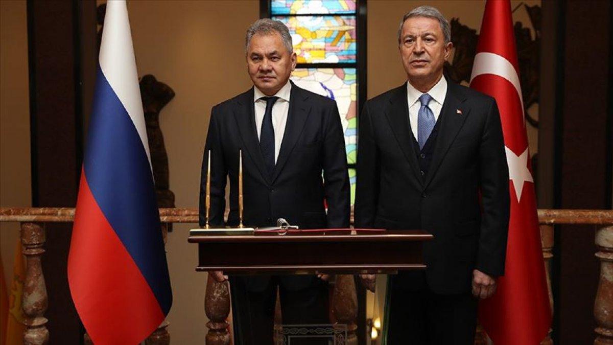 Hulusi Akar, Rus Savunma Bakanı ile görüştü