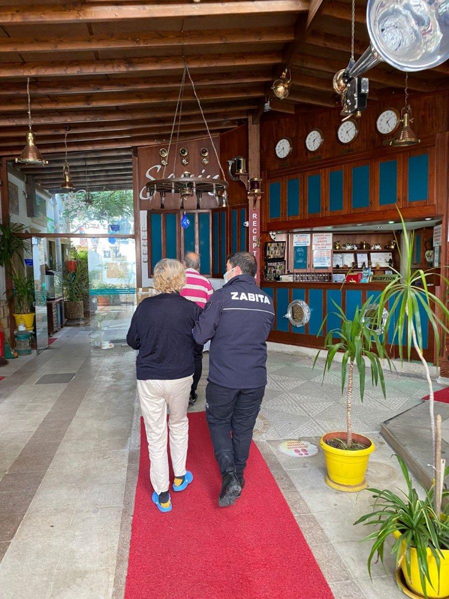 Muğla’da denize atlayan yaşlı çift taburcu edildi