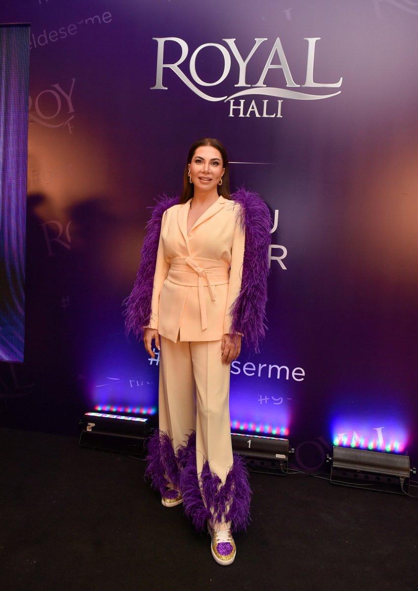 Ebru Yaşar, şarkısını Royal Halı için uyarladı