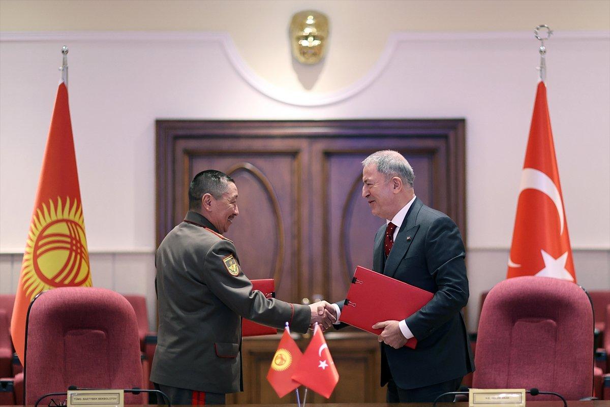 Hulusi Akar, Kırgız mevkidaşıyla görüştü