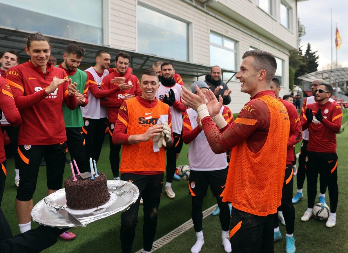 Galatasray'da Inaki Pena'nın doğum günü kutlandı