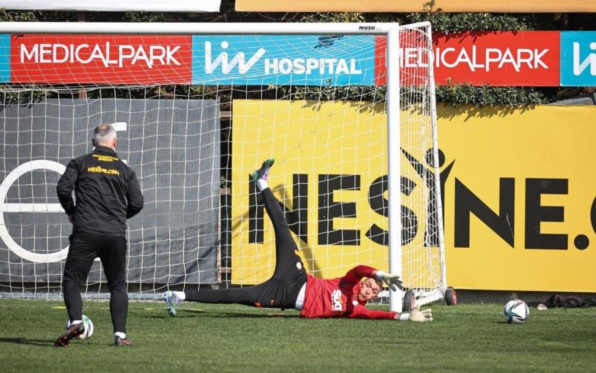 Galatasray'da Inaki Pena'nın doğum günü kutlandı