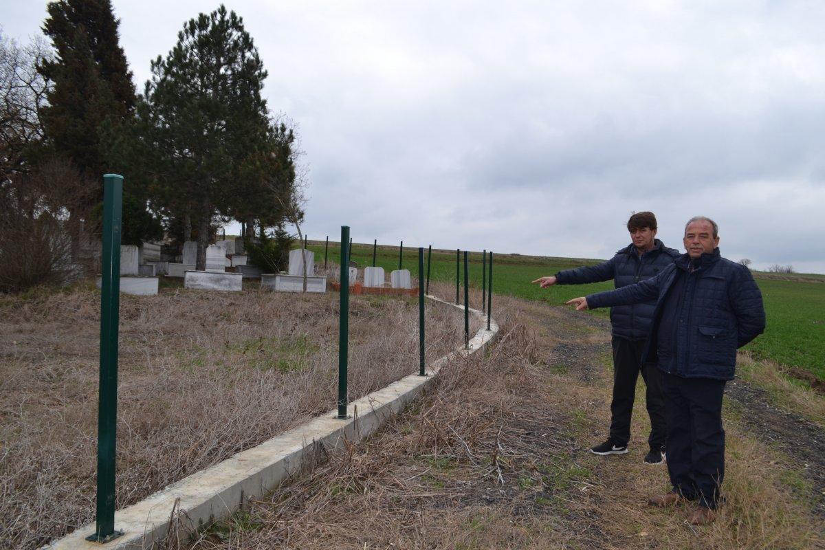 Tekirdağ'da mezarlık çitleri çalındı