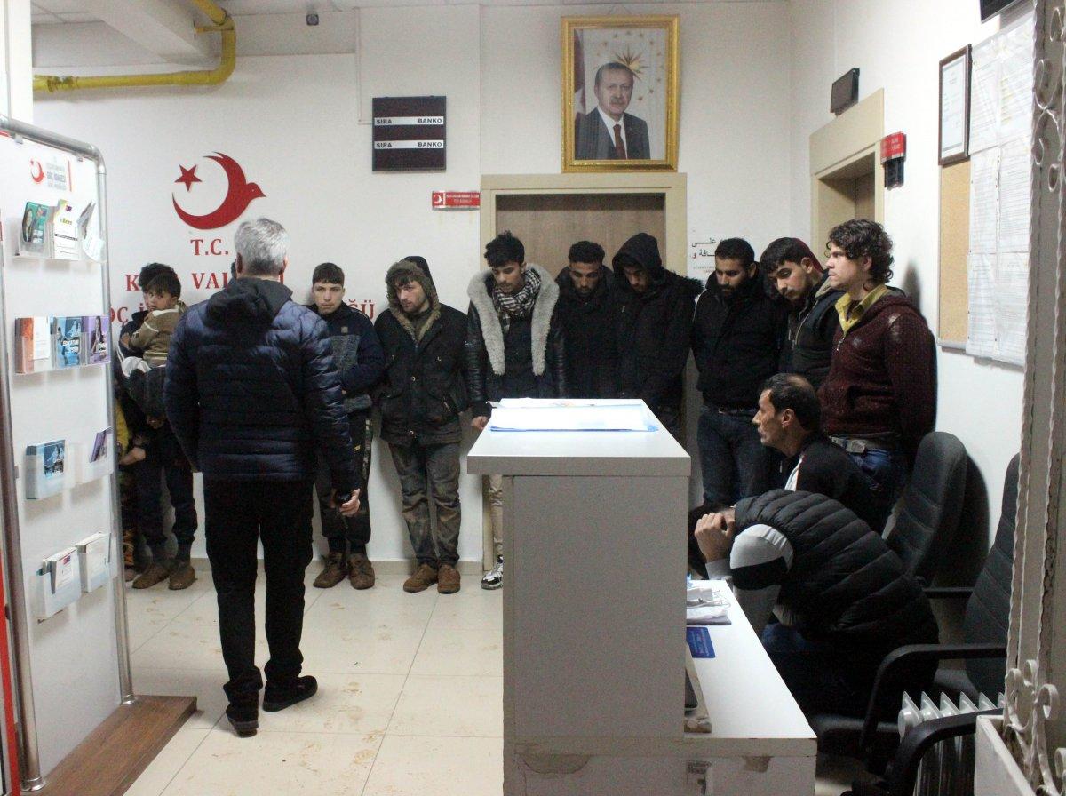 Kilis’te 17 kaçak göçmen yakalandı