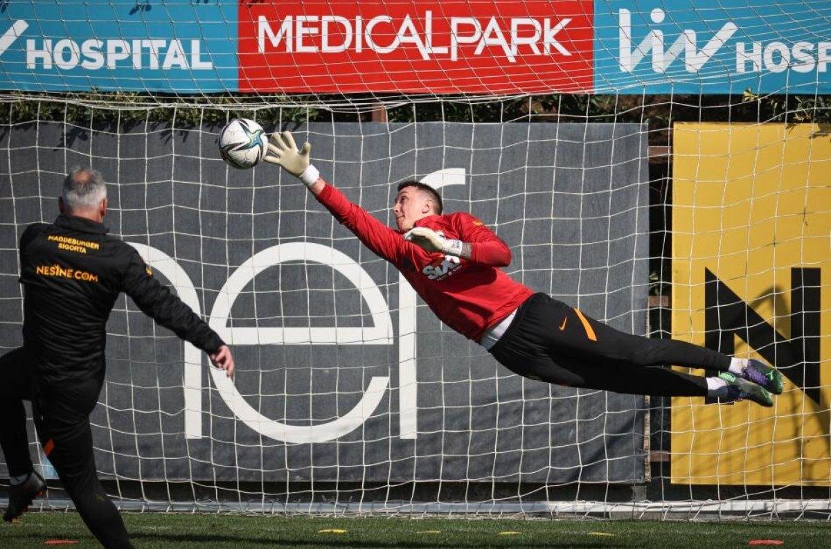 Galatasray'da Inaki Pena'nın doğum günü kutlandı