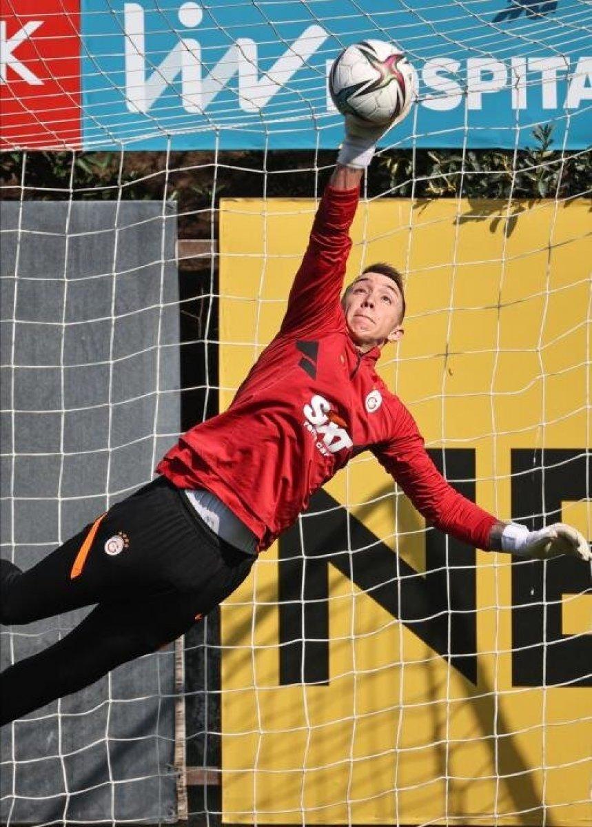 Galatasray'da Inaki Pena'nın doğum günü kutlandı