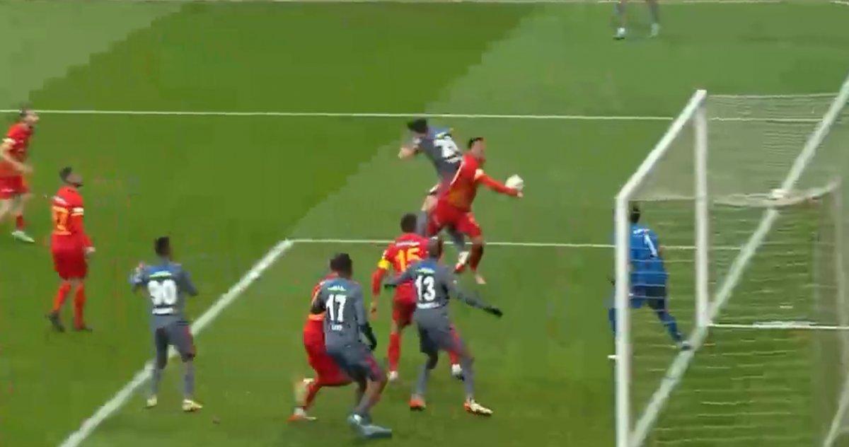 Beşiktaş - Kayserispor kupa maçında tartışmalı pozisyon