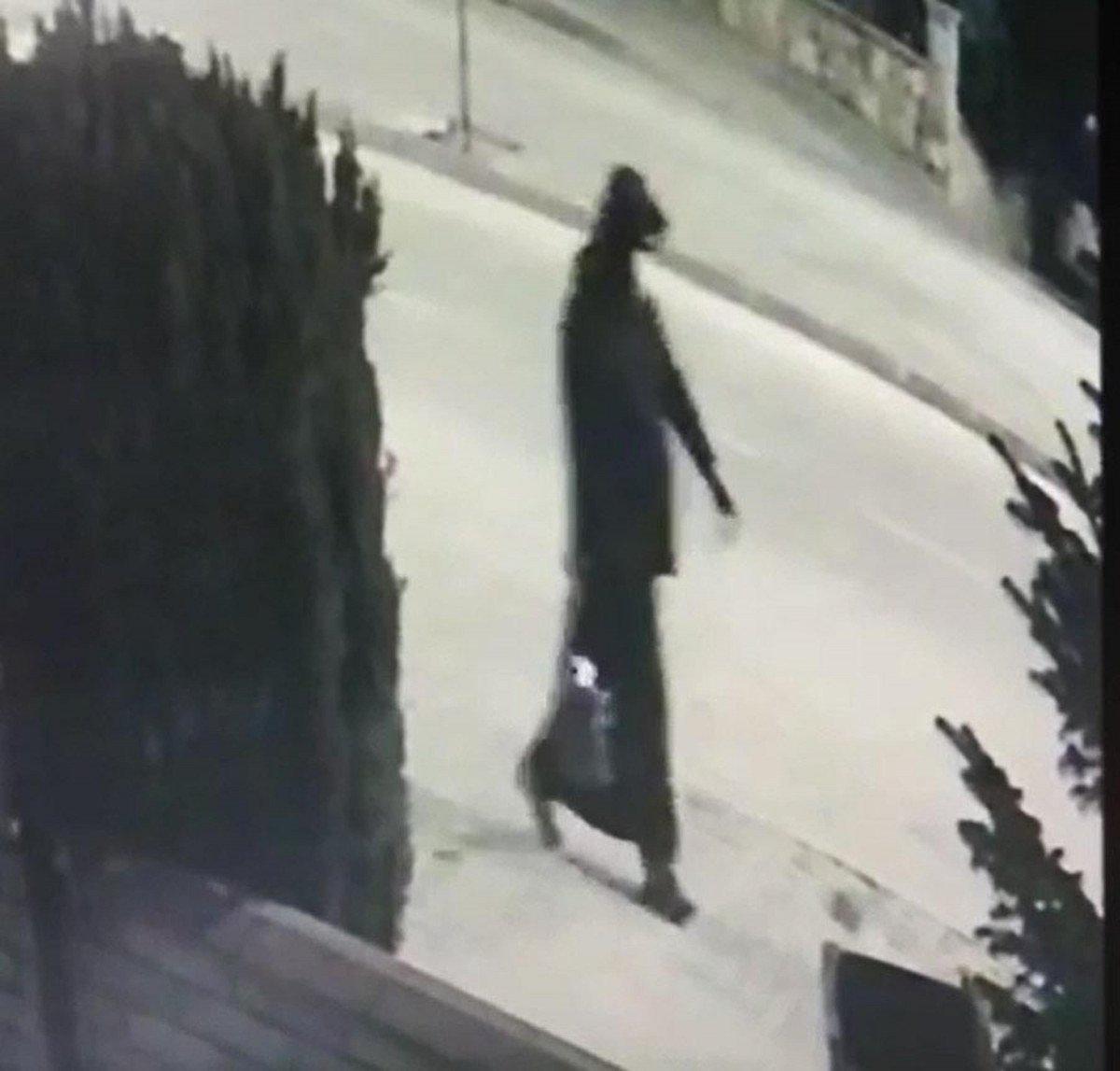 Denizli’de kadın kıyafeti giyip, eşinin otomobilini kundakladı