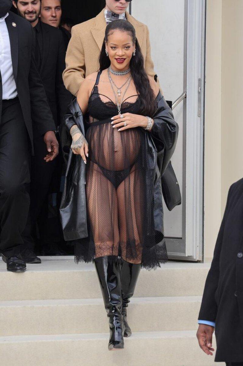 Hamile Rihanna, transparan