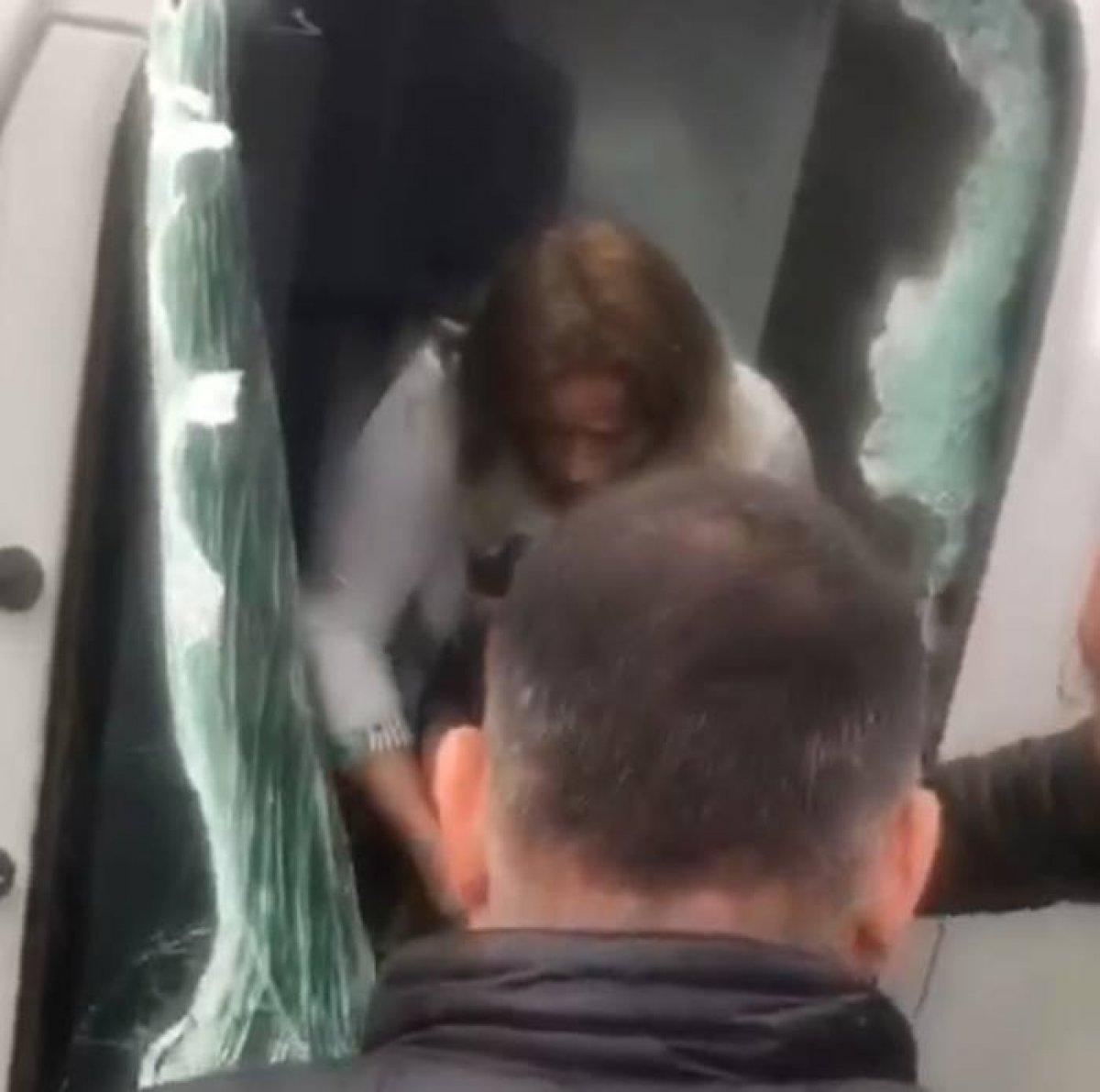 Mersin'de kamyon kabinine sıkışan 2 kişi kurtarıldı